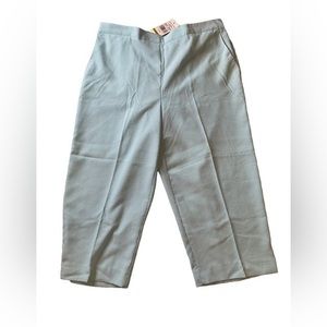 NWT alfred dunner seersucker light green Charleston capri size 14